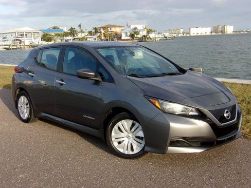 Used 2022 Nissan Leaf S FWD image 9