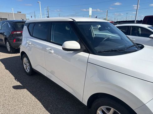 Used 2024 Kia Soul LX w/ Option Group 015 FWD image 22