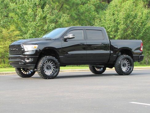 Used 2022 RAM 1500 Big Horn AWD/4WD image 3