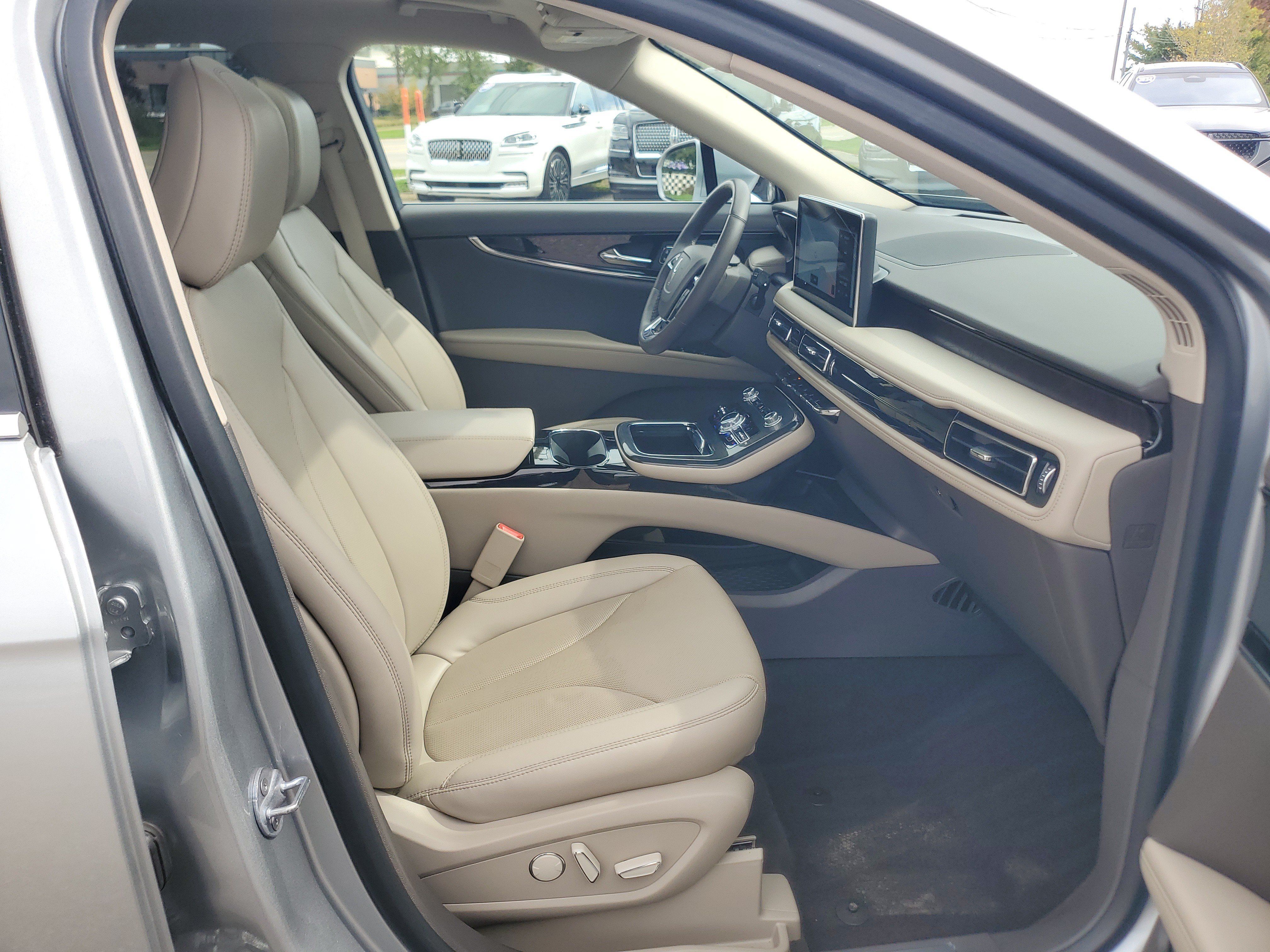 Used 2023 Lincoln Nautilus Reserve w/ Luxury Package AWD/4WD image 9
