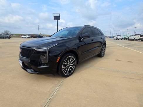Used 2024 Cadillac XT4 Sport image 1
