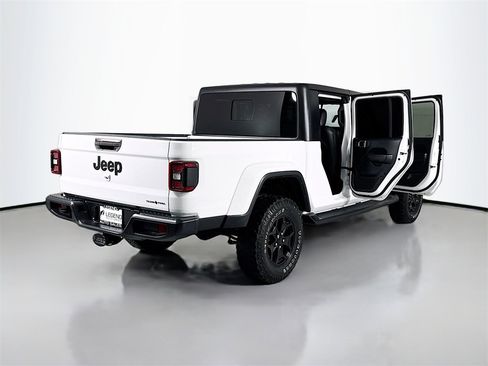 Used 2021 Jeep Gladiator Sport image 28
