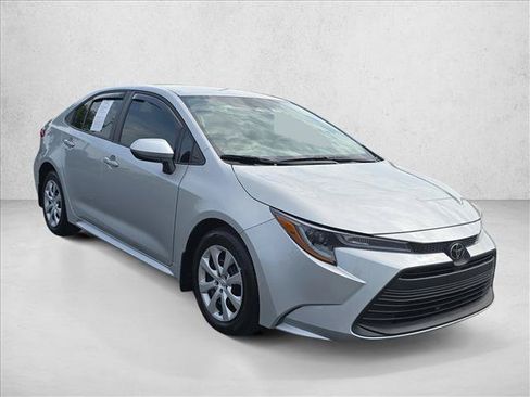 Used 2025 Toyota Corolla LE FWD image 3