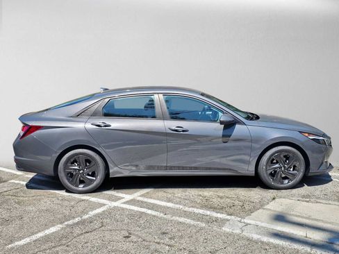 Used 2023 Hyundai Elantra SEL FWD image 2