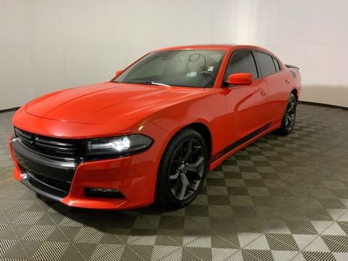 Used 2017 Dodge Charger R/T w/ Premium Group RWD image 3