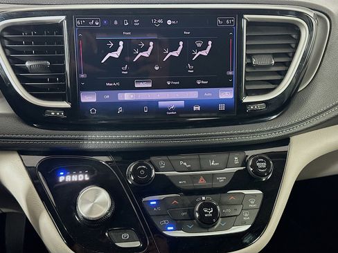 Used 2024 Chrysler Pacifica Touring-L image 24
