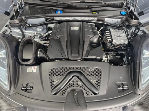 Certified 2024 Porsche Macan GTS w/ Premium Plus Package AWD/4WD image 11
