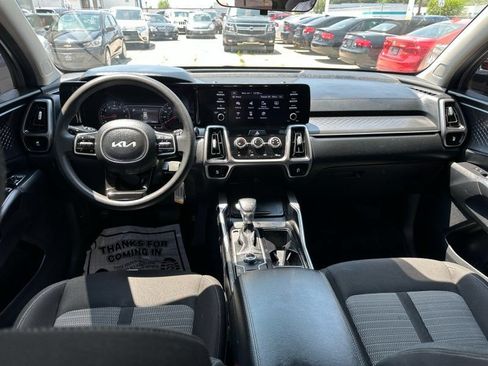 Used 2022 Kia Sorento LX AWD/4WD image 23