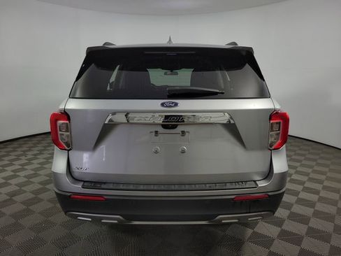 Used 2020 Ford Explorer XLT w/ Equipment Group 202A image 11