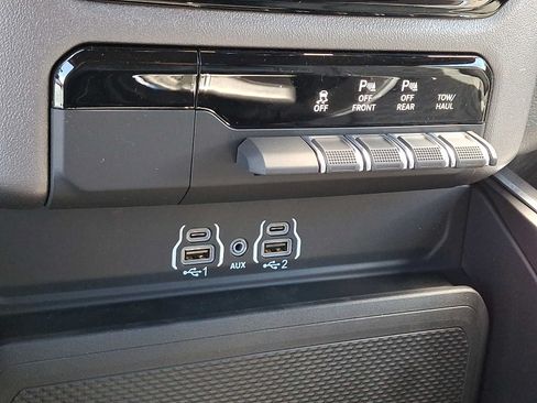 New 2026 RAM 1500 Express AWD/4WD image 15