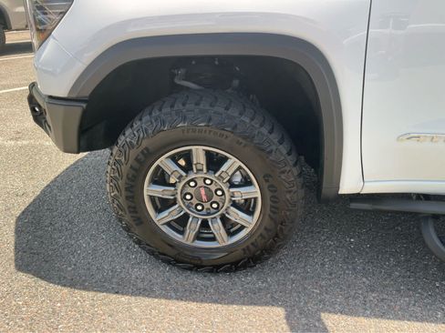 Used 2024 GMC Sierra 1500 AT4X AWD/4WD image 9