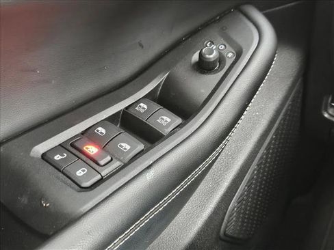 Used 2023 Jeep Grand Cherokee Limited AWD/4WD image 24