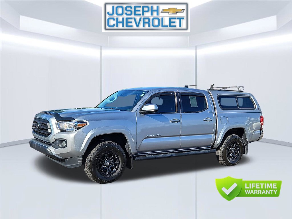 Used 2022 Toyota Tacoma SR5 AWD/4WD image 2