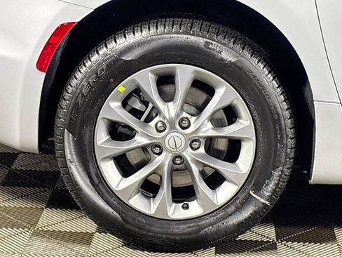 New 2026 Chrysler Pacifica Limited image 23