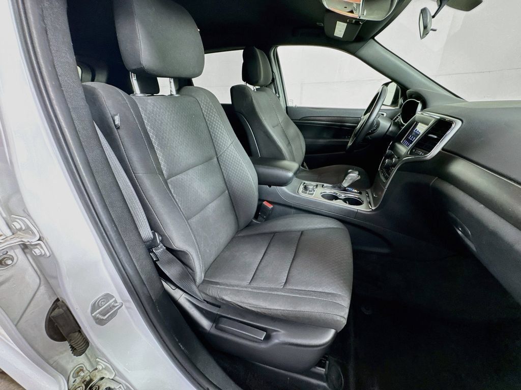 Used 2018 Jeep Grand Cherokee Laredo AWD/4WD image 33