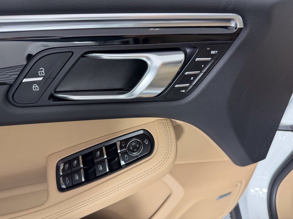 Used 2024 Porsche Macan S AWD/4WD image 19