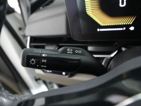 Used 2025 Kia Carnival image 25