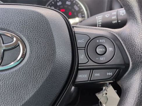 Used 2022 Toyota RAV4 LE image 25