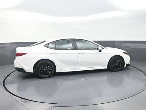 Used 2026 Toyota Camry SE FWD image 9