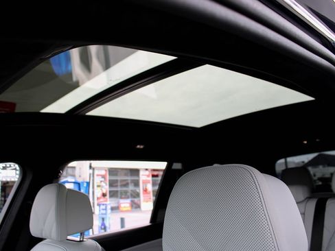 Used 2024 BMW X7 xDrive40i w/ M Sport Package AWD/4WD image 34