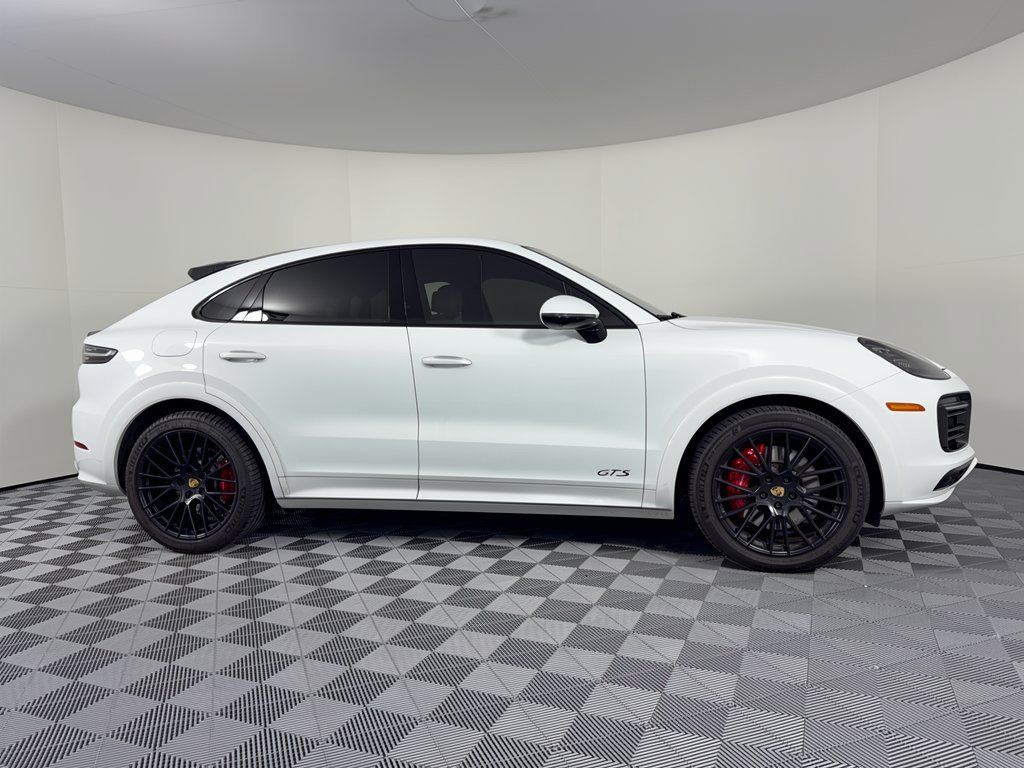 Used 2022 Porsche Cayenne GTS AWD/4WD image 8