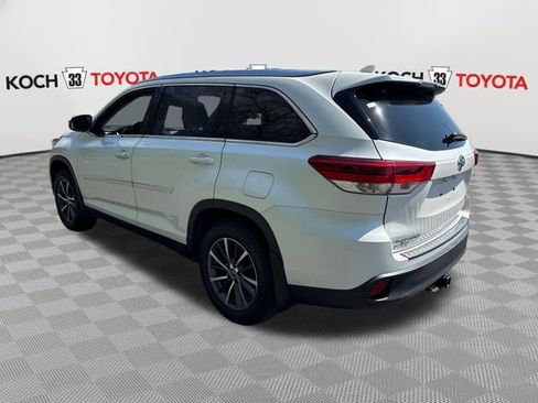 Used 2019 Toyota Highlander XLE AWD/4WD image 6