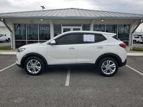 Used 2023 Buick Encore GX Preferred w/ Cold Weather Comfort Package FWD image 2