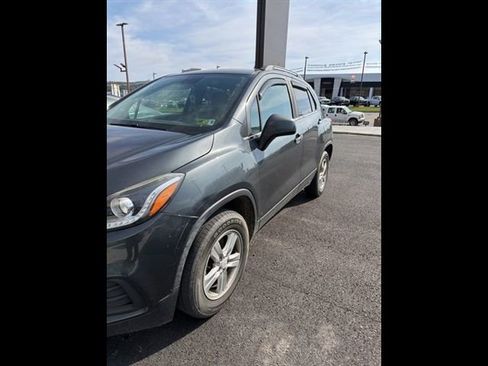 Used 2018 Chevrolet Trax LT w/ LT Convenience Package image 2