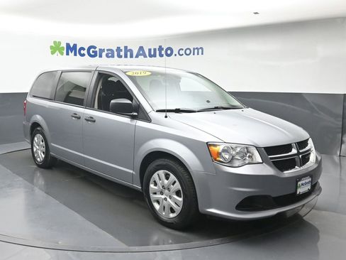 Used 2019 Dodge Grand Caravan SE FWD image 2