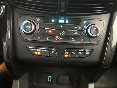 Used 2018 Ford Escape Titanium image 18