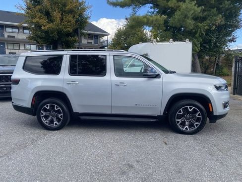 Used 2023 Jeep Wagoneer Series III w/ Preferred Equipment Group image 9