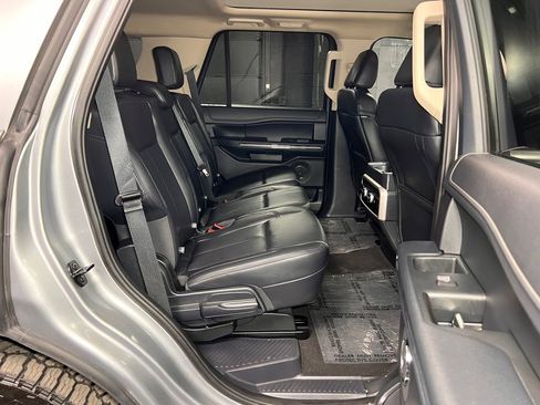 Used 2024 Ford Expedition XLT image 32