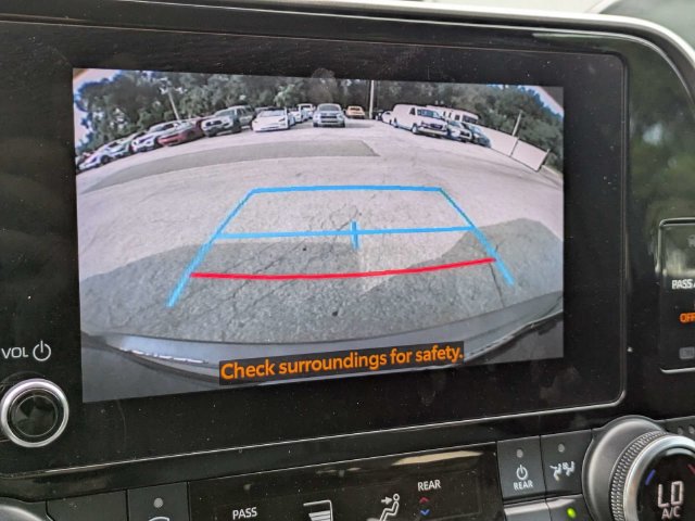 Used 2023 Toyota Highlander XLE FWD image 25