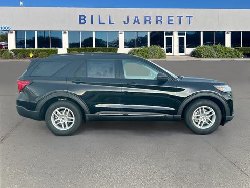 New 2026 Ford Explorer Active RWD image 3