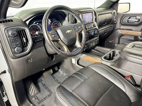 Used 2021 Chevrolet Silverado 1500 High Country w/ Technology Package AWD/4WD image 9