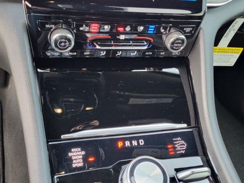 New 2024 Jeep Grand Cherokee Overland w/ Luxury Tech Group IV image 15