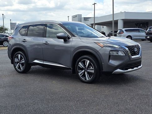 Used 2023 Nissan Rogue Platinum w/ Platinum Premium Package FWD image 3