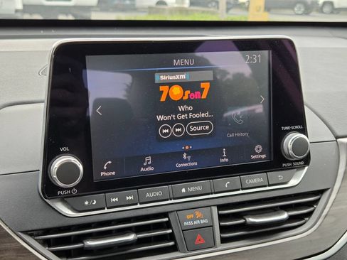 Used 2024 Nissan Altima 2.5 SV FWD image 23