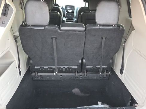 Used 2015 Chrysler Town & Country Touring image 23