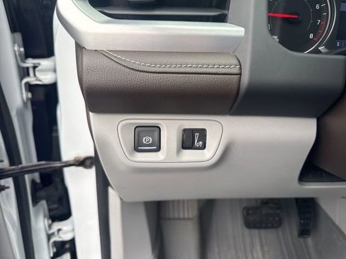 Used 2020 GMC Acadia SLT w/ Premium Package image 16