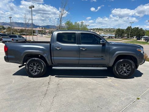 Used 2022 Toyota Tacoma SR5 AWD/4WD image 9