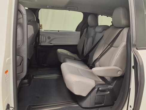 New 2026 Toyota Sienna XLE image 24