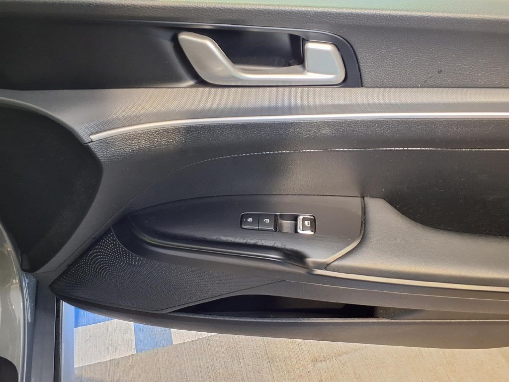 Used 2022 Kia K5 LX FWD image 28