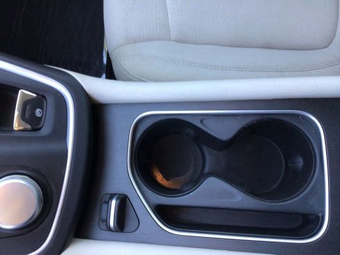 Used 2016 Chrysler 200 Limited image 21