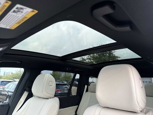 Used 2023 Mercedes-Benz GLS 450 4MATIC image 16