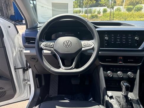 Used 2022 Volkswagen Taos SE FWD image 13