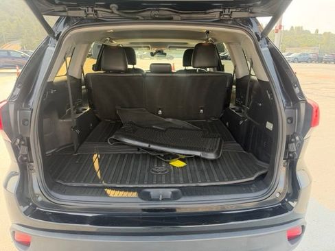 Used 2018 Toyota Highlander XLE AWD/4WD image 9