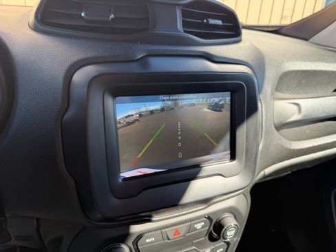 Used 2018 Jeep Renegade Latitude image 15