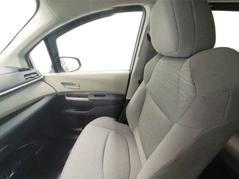 Certified 2023 Toyota Sienna LE image 28