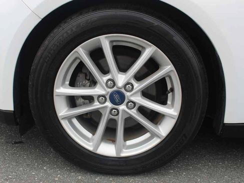 Used 2015 Ford Focus SE FWD image 29